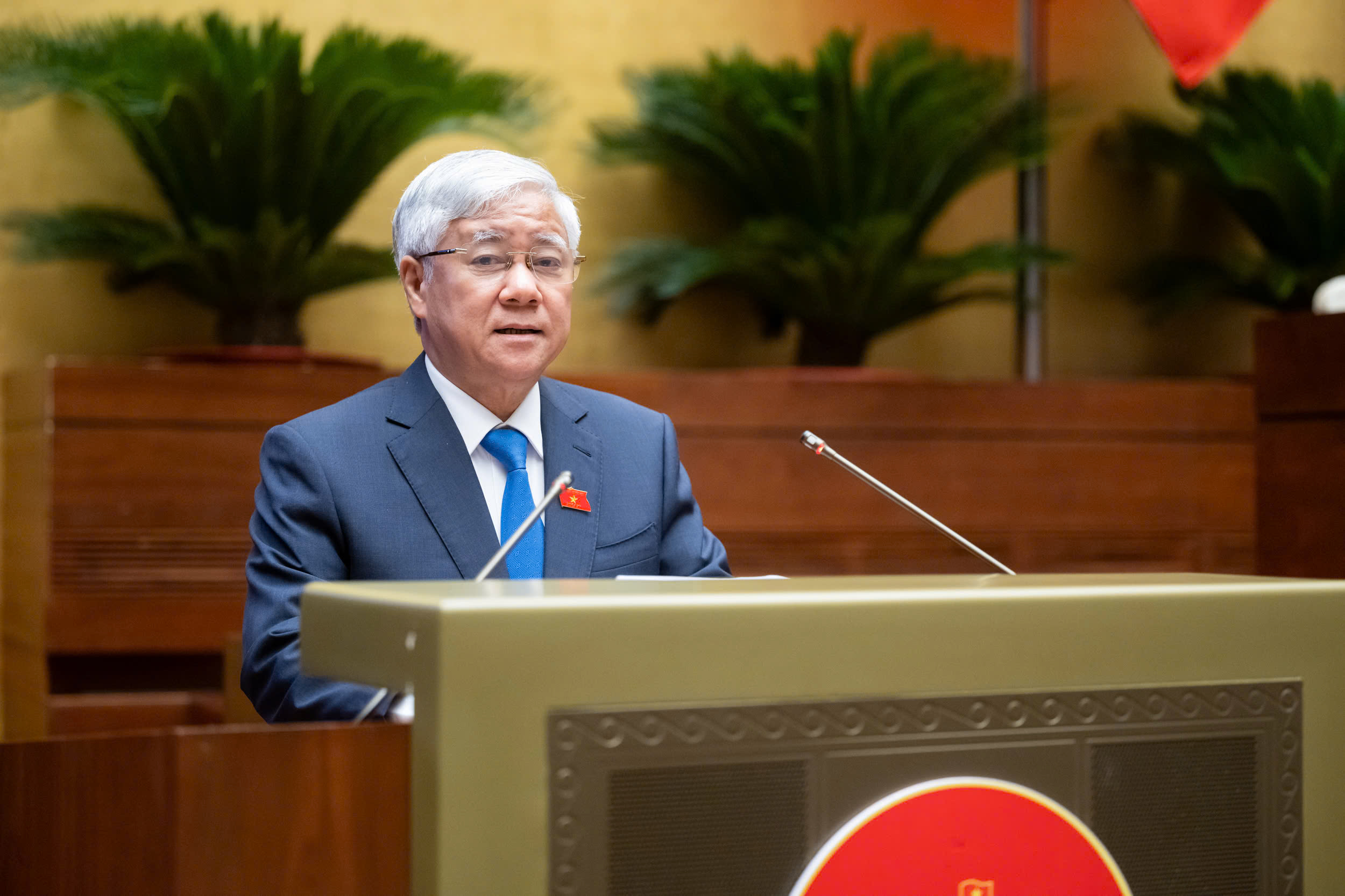 Chủ tịch Uỷ ban Trung ương Mặt trận Tổ quốc Việt Nam Đỗ Văn Chiến b&aacute;o c&aacute;o kiến nghị của cử tri. Ảnh: Quochoi.vn.