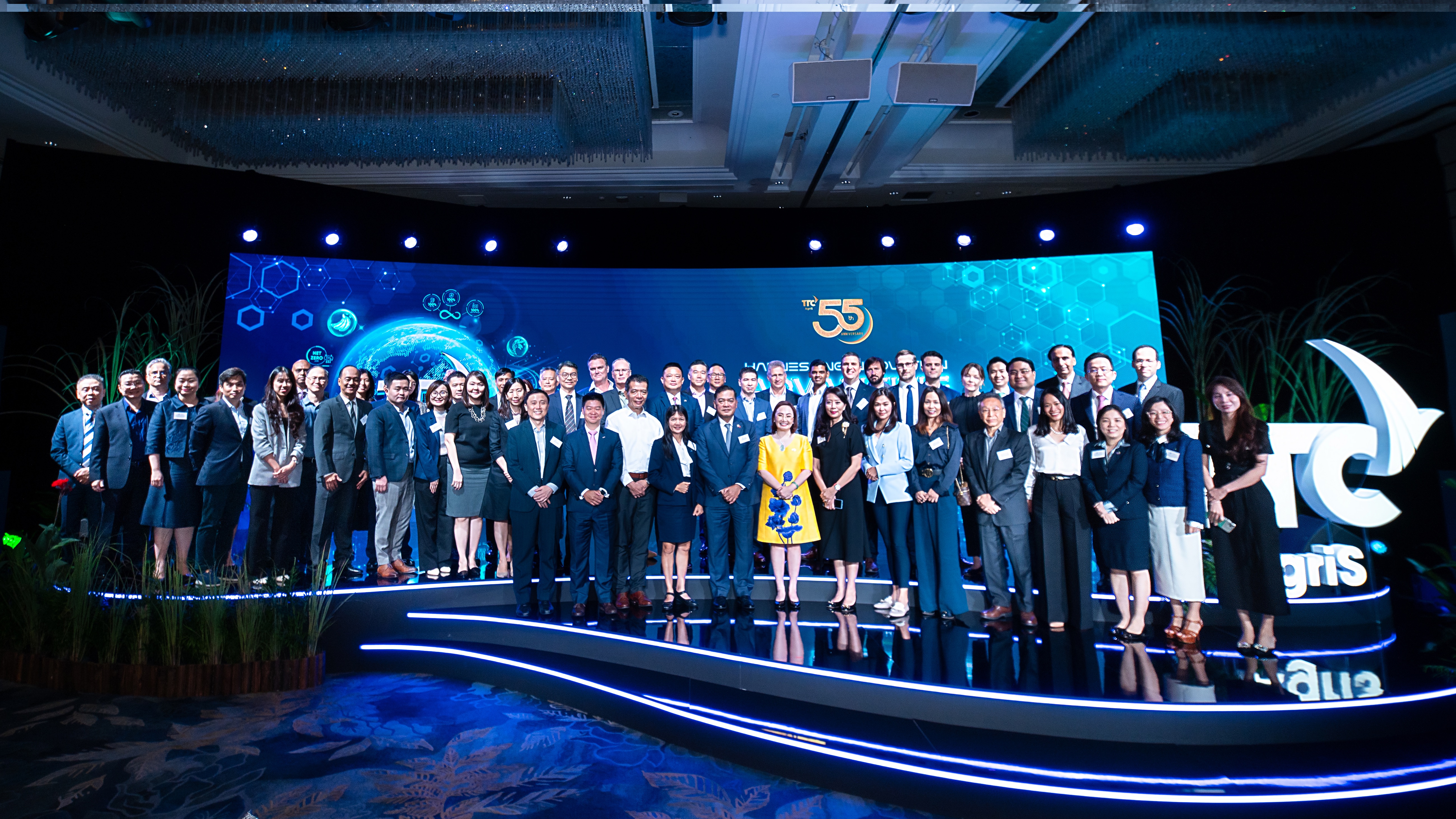 B&agrave; Ức My c&ugrave;ng c&aacute;c nh&agrave; Pg88vn Trang Chủ Chính Thức v&agrave; đối t&aacute;c quốc tế trong ng&agrave;y TTC AgriS International Partner Day 2024.