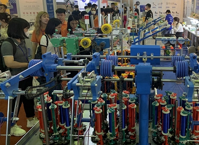 Pg88vnd link khuyến  m&aacute;y m&oacute;c thiết bị từ Việt Nam sang Singapore tăng mạnh.