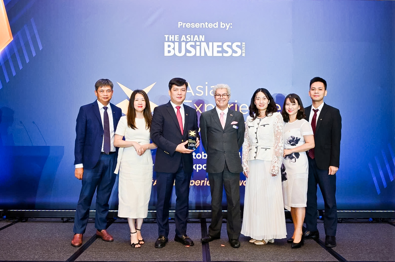 Giải pháp Call API của Vietcombank vinh dự nhận giải thưởng “Trải nghiệm khách hàng của năm - ngành Pg88 com chính chủ" do Tạp chí The Asian Business Review trao tặng tại Lễ trao giải thưởng tổ chức ngày 3/10/2024 tại Singapore.