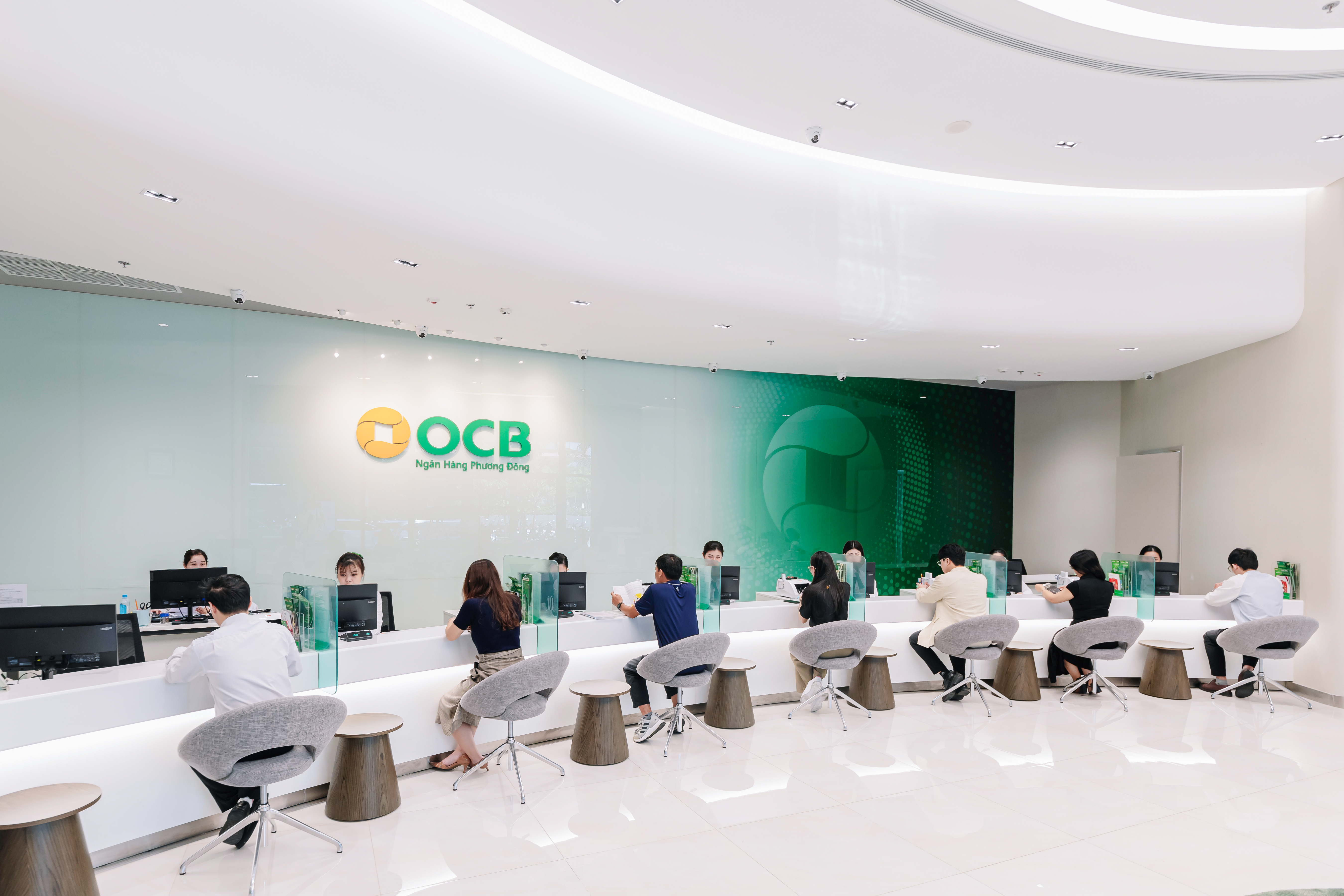 OCB ghi nhận thu thuần từ dịch vụ trong qu&yacute; 3 tăng 32,4% l&ecirc;n mức 199 tỷ đồng nhờ hoạt động chuyển đổi số mạnh mẽ.