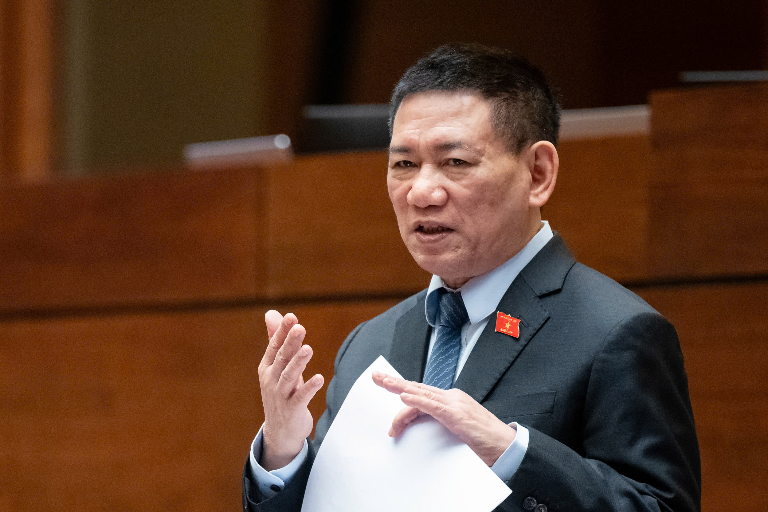 Bộ trưởng Bộ T&agrave;i ch&iacute;nh, Ph&oacute; Thủ tướng Ch&iacute;nh phủ Hồ Đức Phớc giải tr&igrave;nh, l&agrave;m r&otilde; m&ocirc;̣t s&ocirc;́ vấn đề đại biểu Link Trang Chủ PG88.Com Mới #2026 n&ecirc;u. Ảnh: Quochoi.vn.