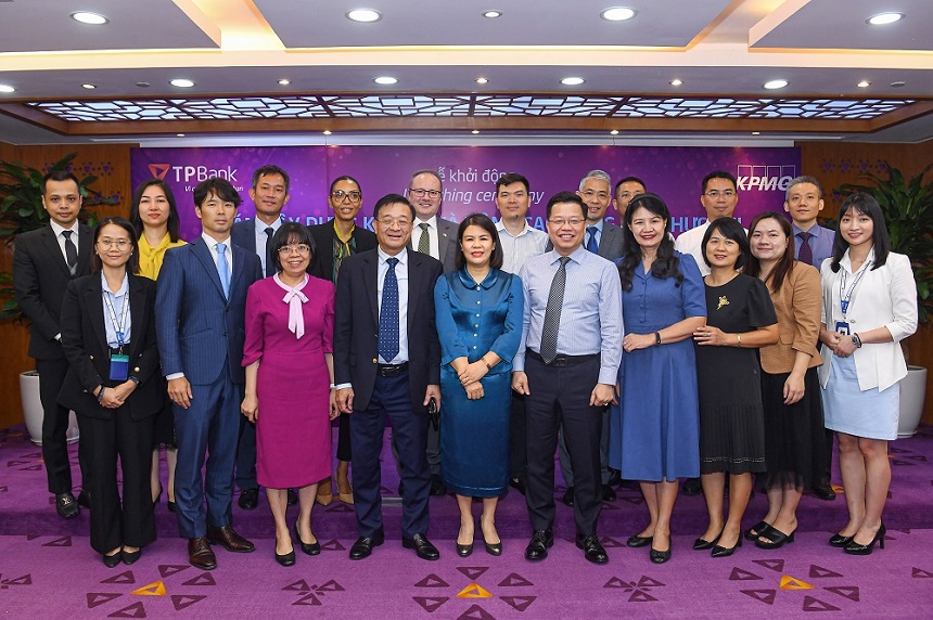 Các đại biểu tham dự sự kiện chụp ảnh kỷ niệm tại lễ khởi động Link Trang Chủ PG88.Com Mới #2026 ESG.