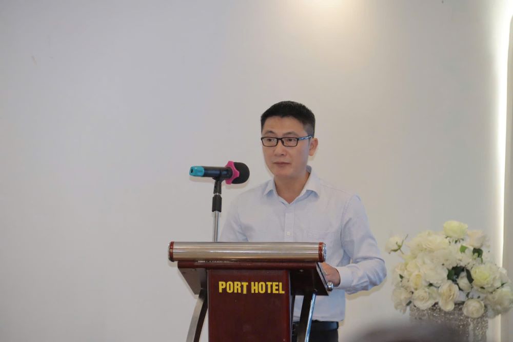 &Ocirc;ng Kiều Việt: 