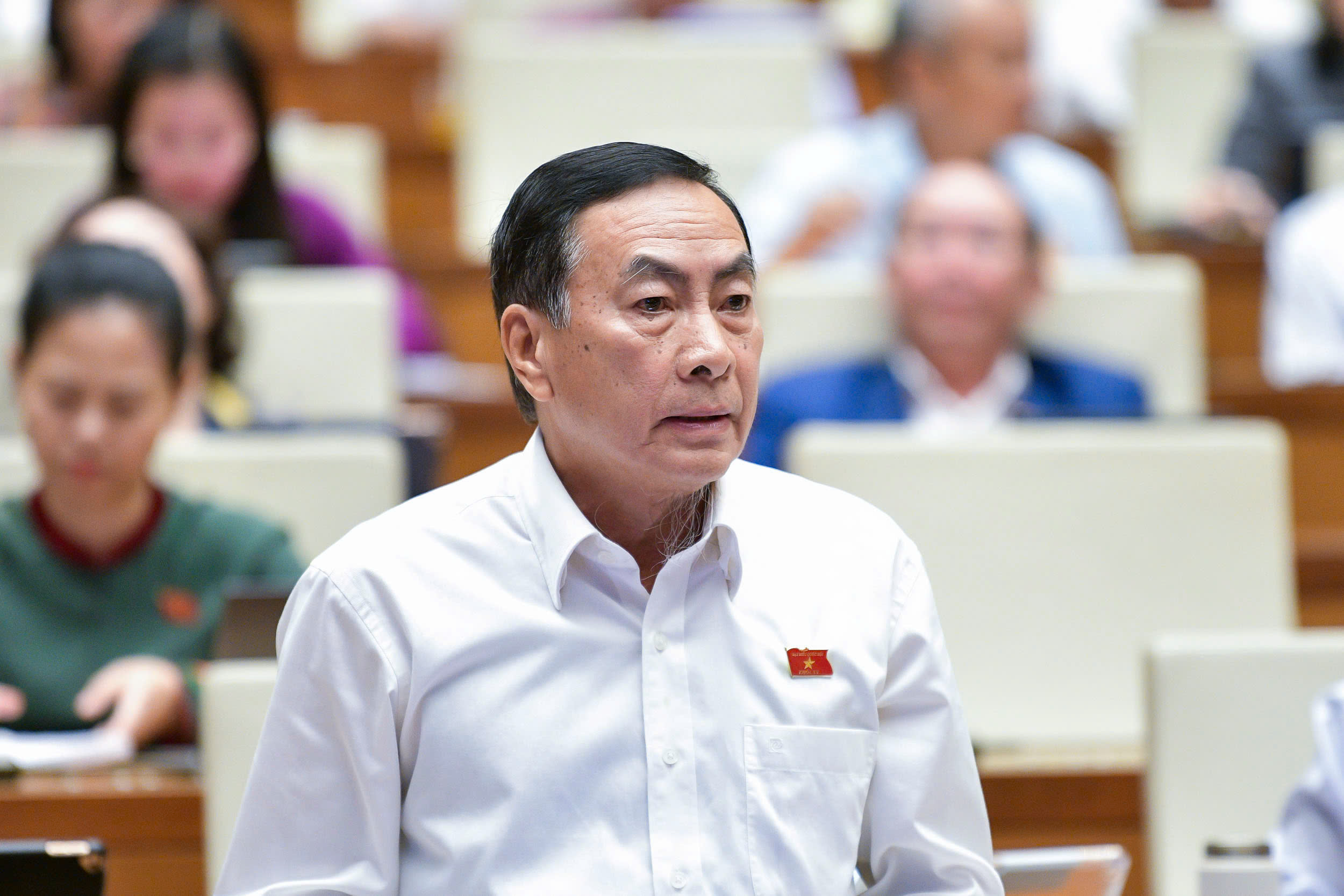 Đại biểu Phạm Văn H&ograve;a, đo&agrave;n tỉnh Đồng Th&aacute;p. Ảnh: Quochoi.vn.