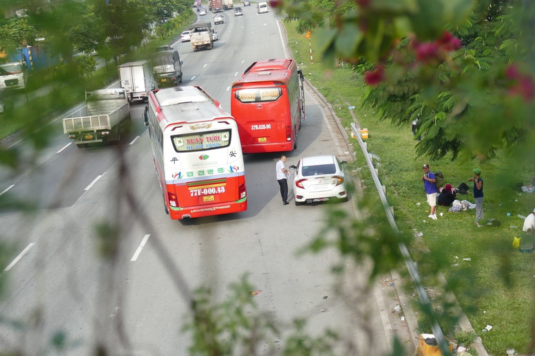 Sở Giao th&ocirc;ng vận tải H&agrave; Nội&nbsp;nghi&ecirc;m cấm sử dụng bia rượu v&agrave; c&aacute;c chất k&iacute;ch th&iacute;ch trong thời gian l&agrave;m việc, cấm ph&oacute;ng nhanh vượt ẩu, tranh gi&agrave;nh kh&aacute;ch, &eacute;p gi&aacute; kh&aacute;ch, chở qu&aacute; tải, chở h&agrave;ng cấm...