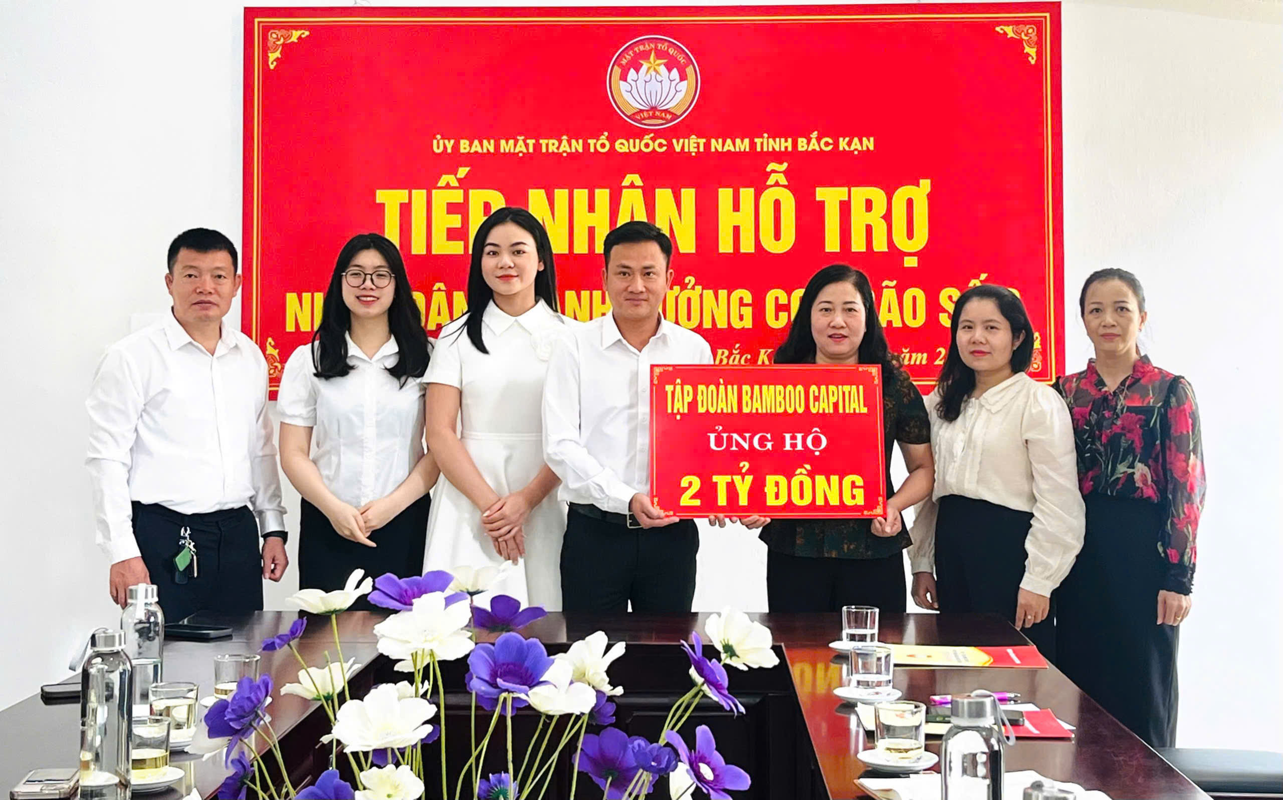 Tập đo&agrave;n Bamboo Capital trao 2 tỷ đồng để hỗ trợ 33 hộ d&acirc;n tại tỉnh Bắc Kạn x&acirc;y dựng lại nh&agrave; cửa hư hại sau b&atilde;o Yagi.