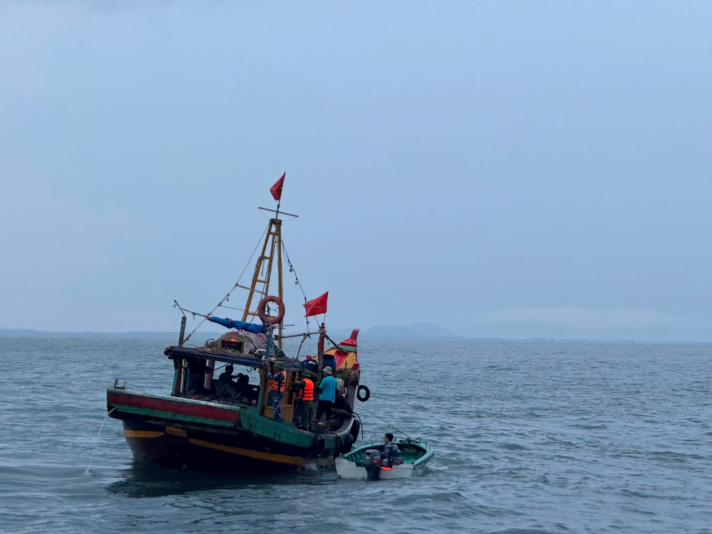 Bình Thuận hỗ trợ phí dịch vụ vệ tinh giám sát hành trình cho hàng ngàn tàu cá