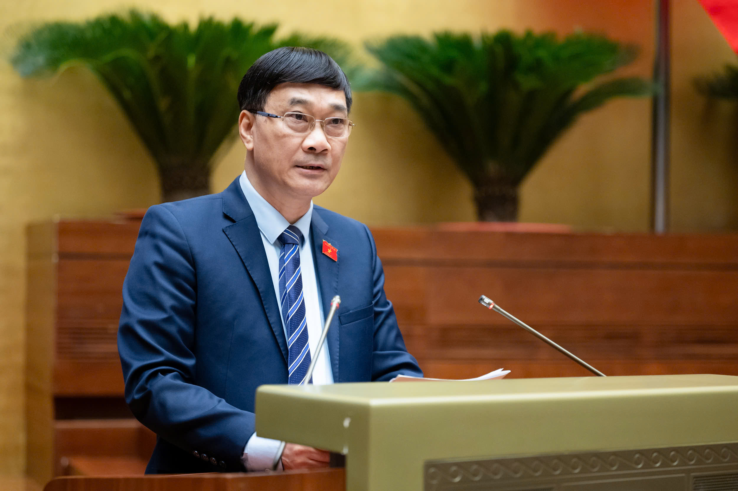 Chủ nhiệm Ủy ban Link Trang Chủ PG88.Com Mới #2026 Vũ Hồng Thanh tr&igrave;nh b&agrave;y B&aacute;o c&aacute;o thẩm tra.