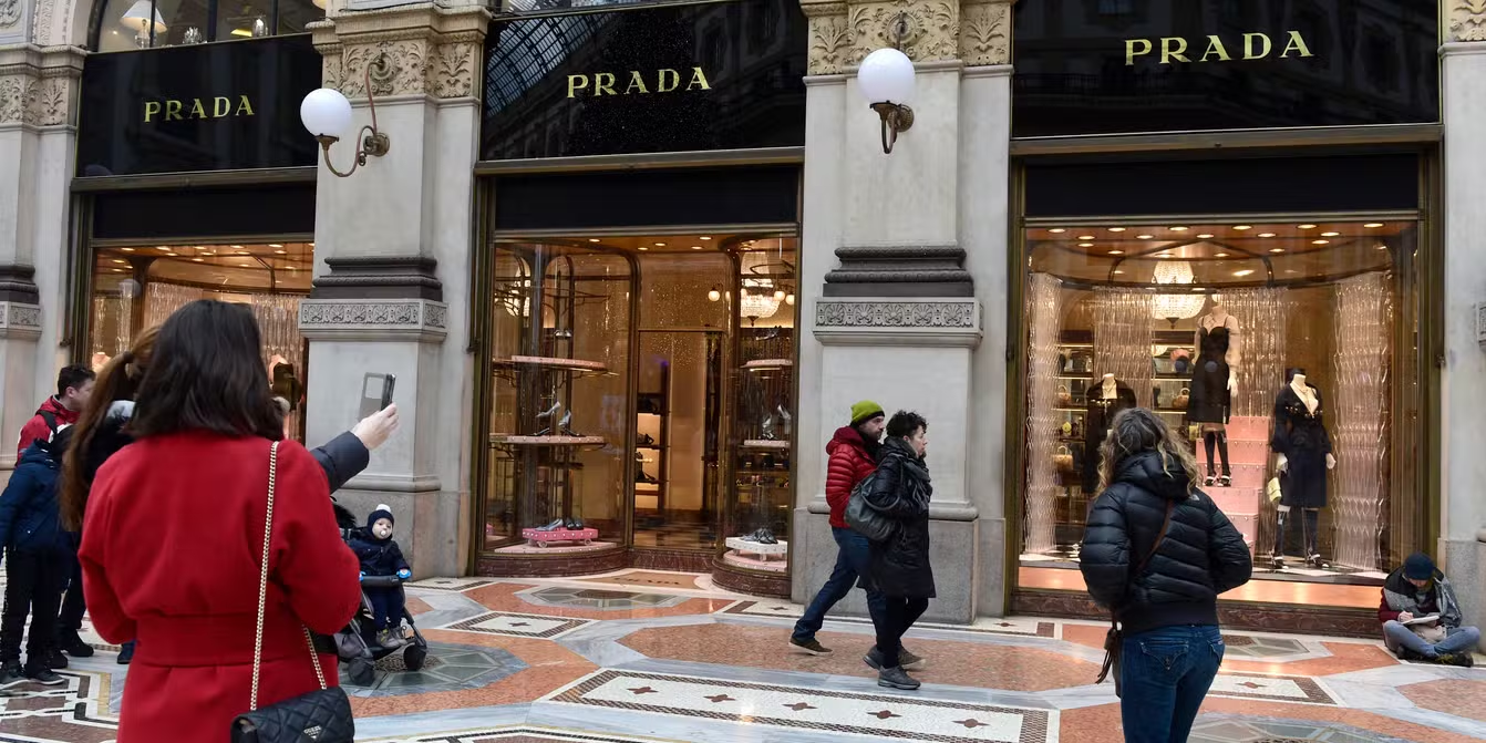Prada đang c&oacute; nhiều nỗ lực để mở rộng năng lực sản xuất tại &Yacute;.