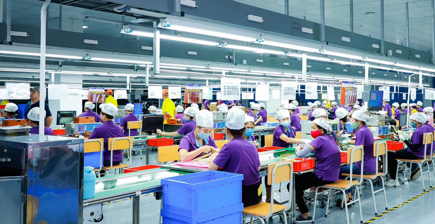 Công nhân Pg88hi Thể Thao, Bóng Đá, Casino, Nổ Hũ, Xổ Số tại Công ty Luxshare-ICT ở Khu PG88 Trang chủ nhà cái top 1 VSIP Nghệ An. Ảnh: Thành Duy