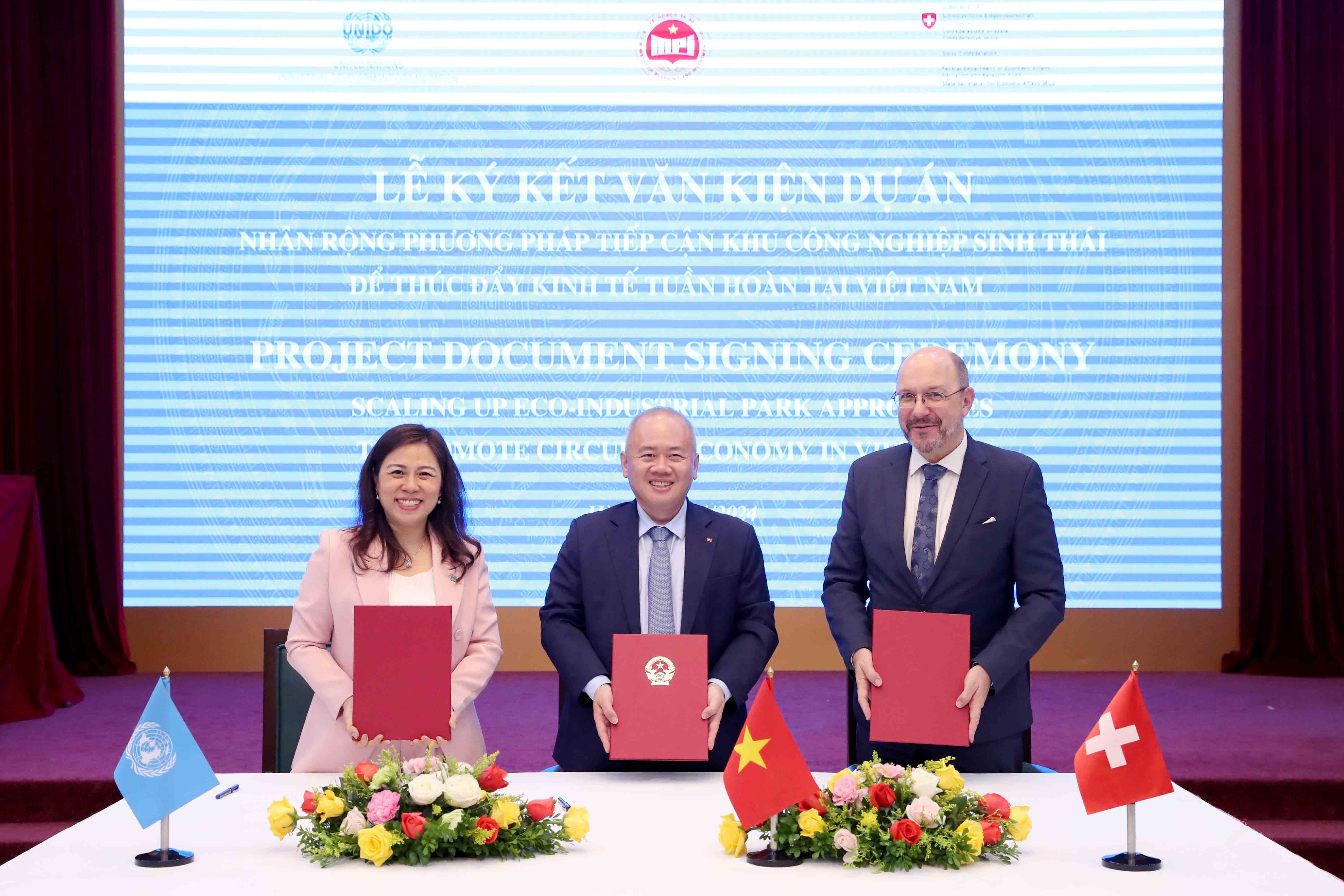 Lễ ký kết Link Trang Chủ PG88.Com Mới #2026 “Nhân rộng phương pháp tiếp cận khu PG88 Trang chủ nhà cái top 1 sinh thái để thúc đẩy PG88 ⭐ Link trang chủ số 1 nhà cái PG88 com casino slot tuần hoàn tại Việt Nam”.