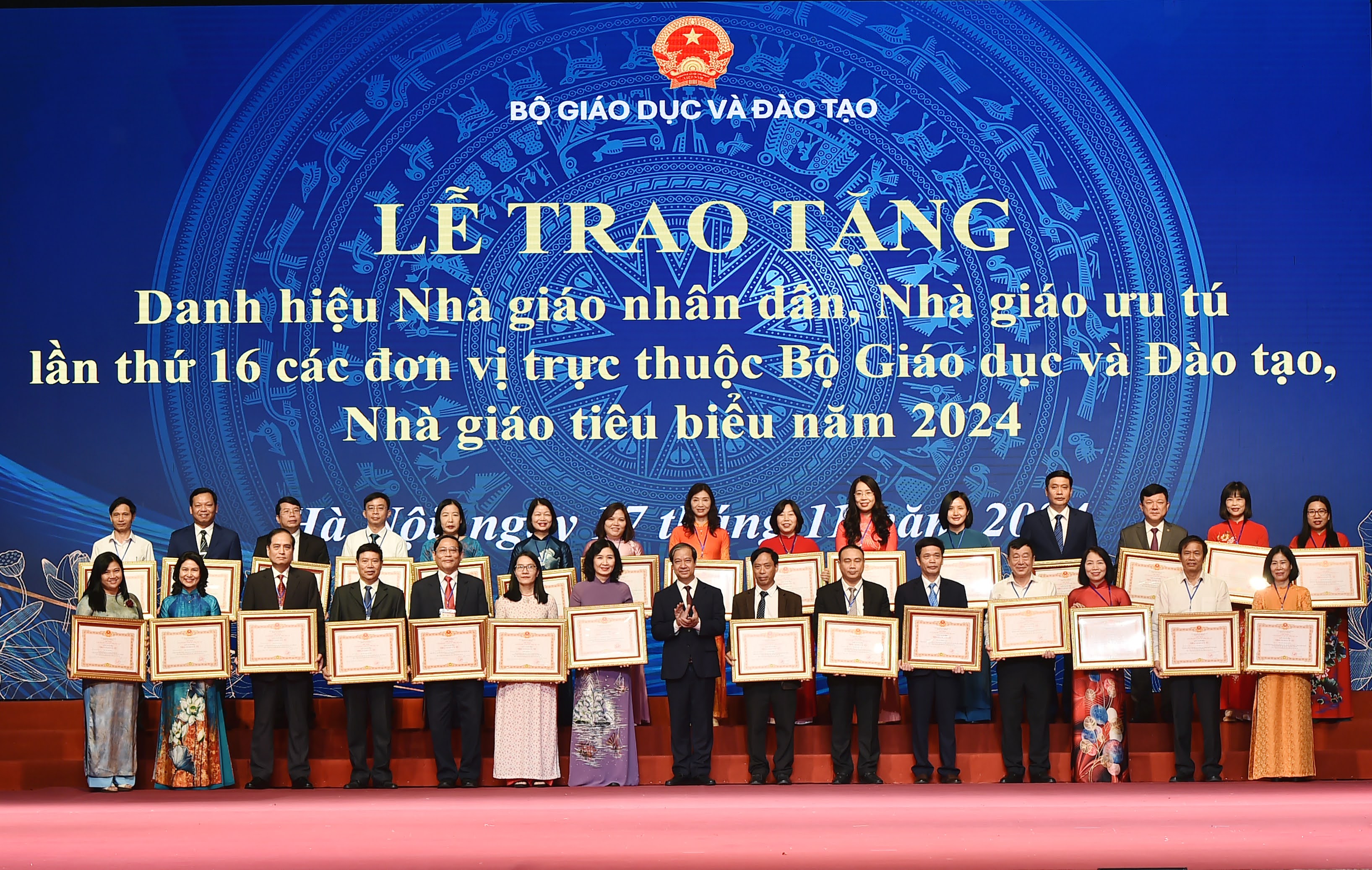 Chương trình nhằm biểu dương, tôn vinh và tri ân các nhà giáo tiêu biểu. Ảnh: MOET.