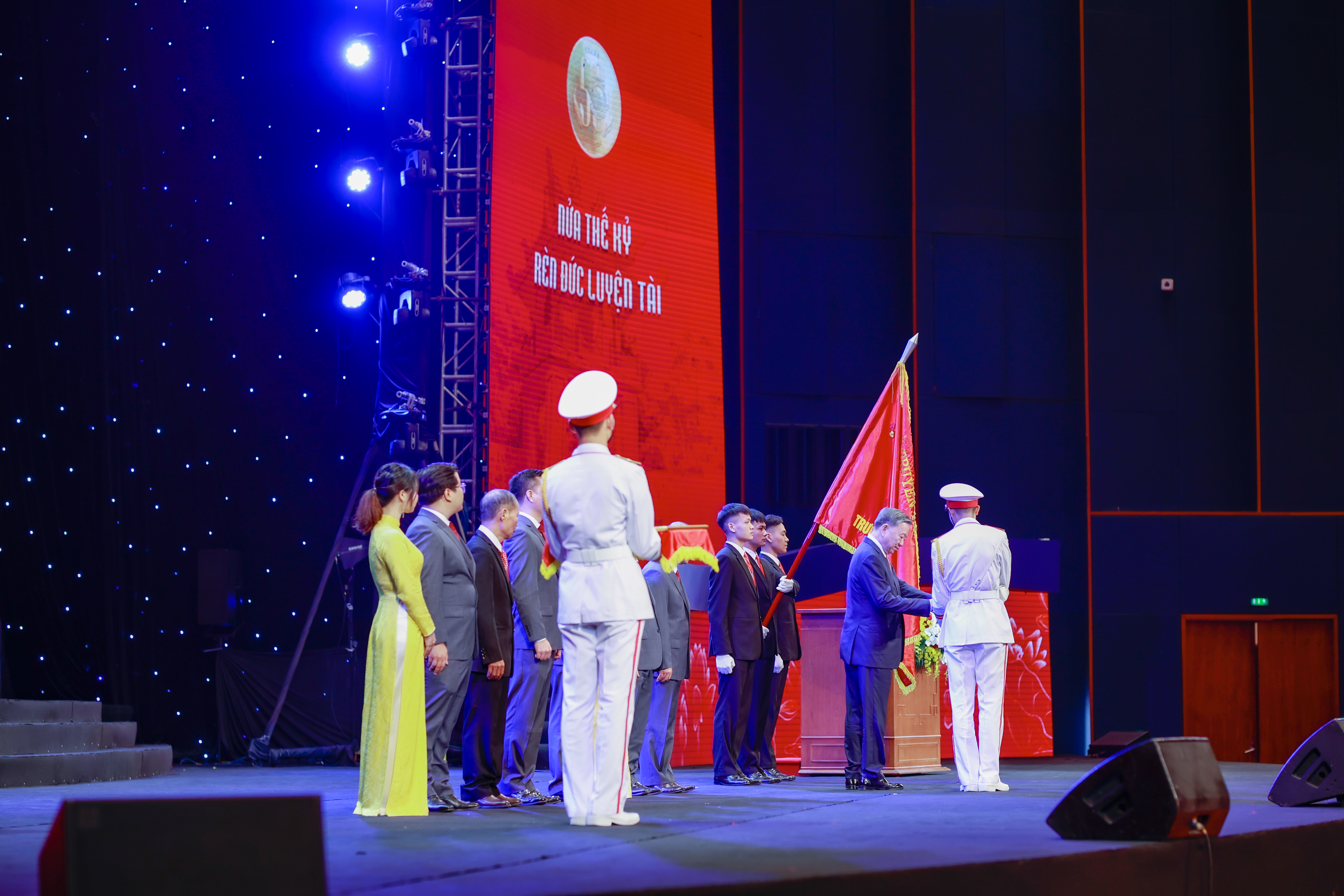 Trường Đại học Link Trang Chủ PG88.Com Mới #2026 - Đại học Quốc gia H&agrave; Nội đ&oacute;n nhận Hu&acirc;n chương PG88 Sòng bạc trực tuyến TOP 1 Việt Nam | Casino, Nổ Hũ hạng ba.