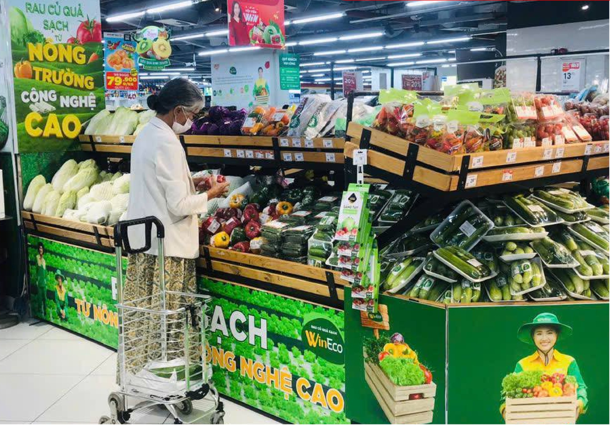 Tr&ecirc;n kệ h&agrave;ng tại c&aacute;c si&ecirc;u thị hiện đang được xếp đầy ắp c&aacute;c sản phẩm để phục vụ nhu cầu mua sắm của kh&aacute;ch h&agrave;ng.