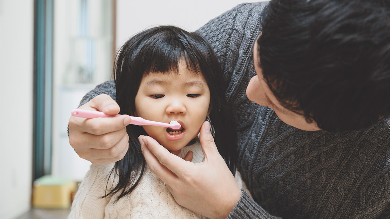 Để bảo vệ răng miệng tốt nhất, mỗi người cần đ&aacute;nh răng &iacute;t nhất 2 lần/ng&agrave;y.