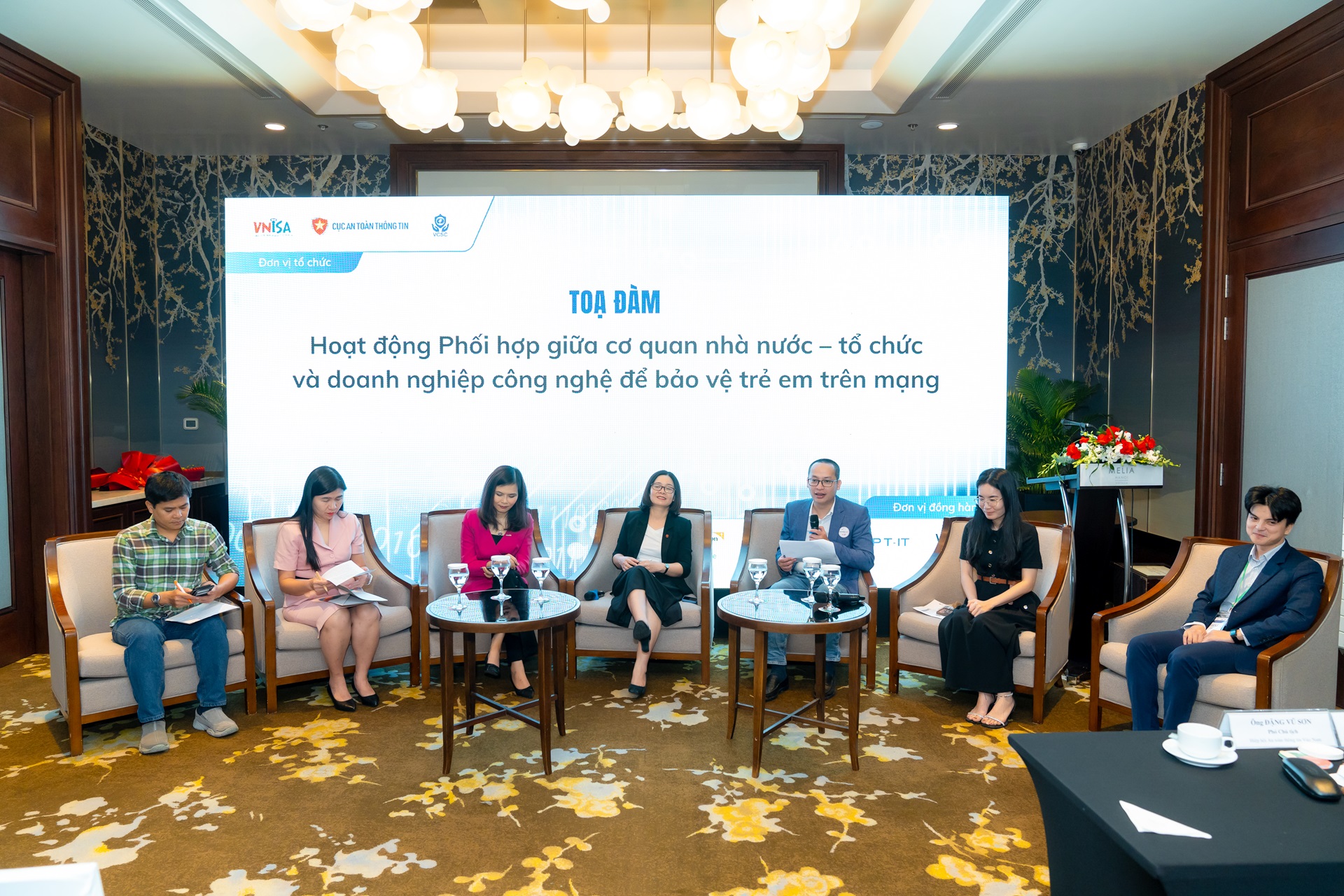 Xem video và dùng mạng PG88 nổ hũ là hai hoạt động thường xuyên nhất của trẻ trên Internet