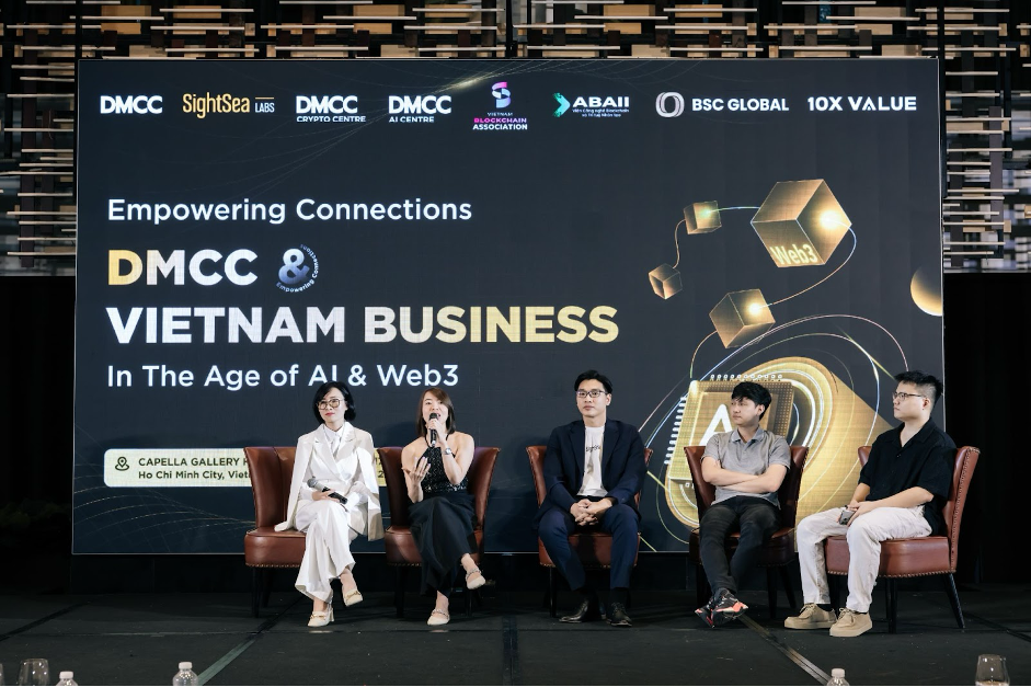 Phần thảo luận s&ocirc;i nổi của c&aacute;c kh&aacute;ch mời đặc biệt trong chương tr&igrave;nh &nbsp;