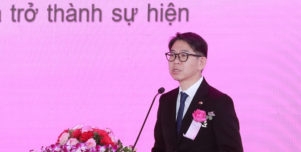 &Ocirc;ng Isobe Daisuke, Gi&aacute;m đốc, Tổng quản l&yacute; điều h&agrave;nh khối PG88 Uy Tín Số 1 Việt Nam nước ngo&agrave;i của C&ocirc;ng ty TNHH AEON MALL ph&aacute;t biểu tại buổi lễ.