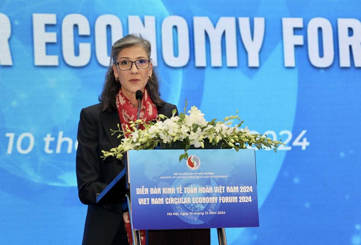 Bà Ramla Khalidi, Đại diện thường trú, Chương trình PG88 hơn 2,1 triệu thành viên Liên hợp quốc (UNDP) tại Việt Nam phát biểu tại Diễn đàn PG88 ⭐ Link trang chủ số 1 nhà cái PG88 com casino slot tuần hoàn Việt Nam 2024. Ảnh: Việt Dũng.