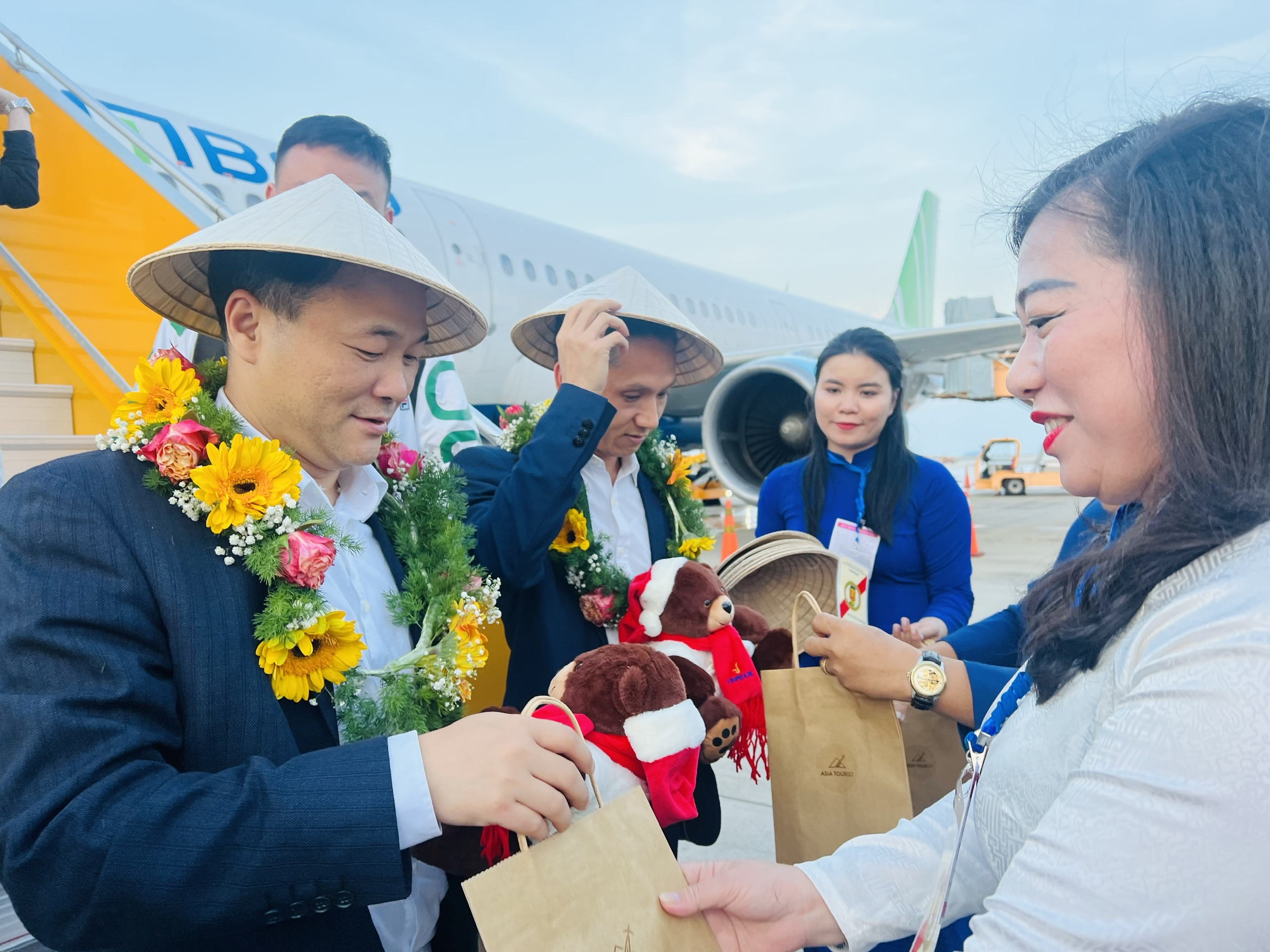 V&agrave;o năm 2019, Kh&aacute;nh H&ograve;a đ&oacute;n hơn 2,5 triệu lượt kh&aacute;ch Trung Quốc, chiếm hơn 70% lượng kh&aacute;ch quốc tế đến với tỉnh.