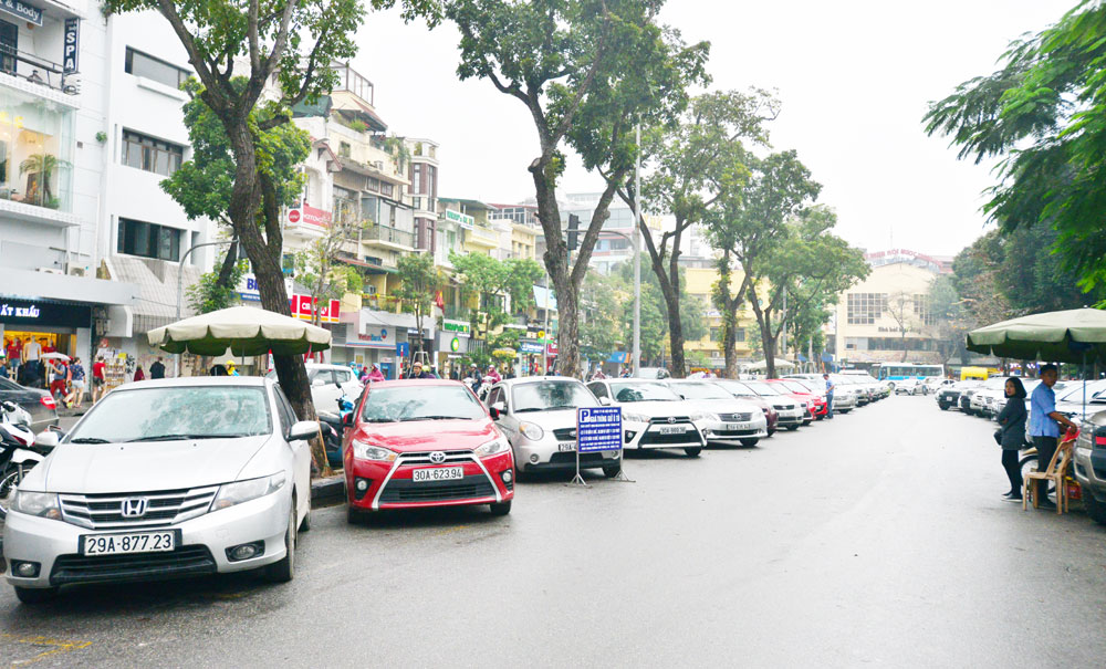 Hà Nội bổ sung 191 tuyến phố đủ điều kiện trông giữ xe dưới lòng đường, vỉa hè