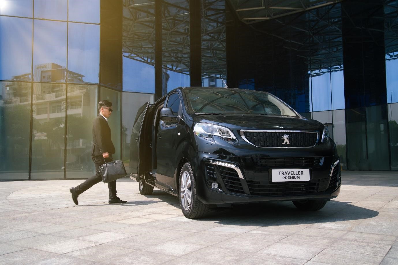 Với diện mạo sang trọng v&agrave; bề thế, Peugeot Traveller được ưa chuộng bởi giới doanh nh&acirc;n th&agrave;nh đạt.
