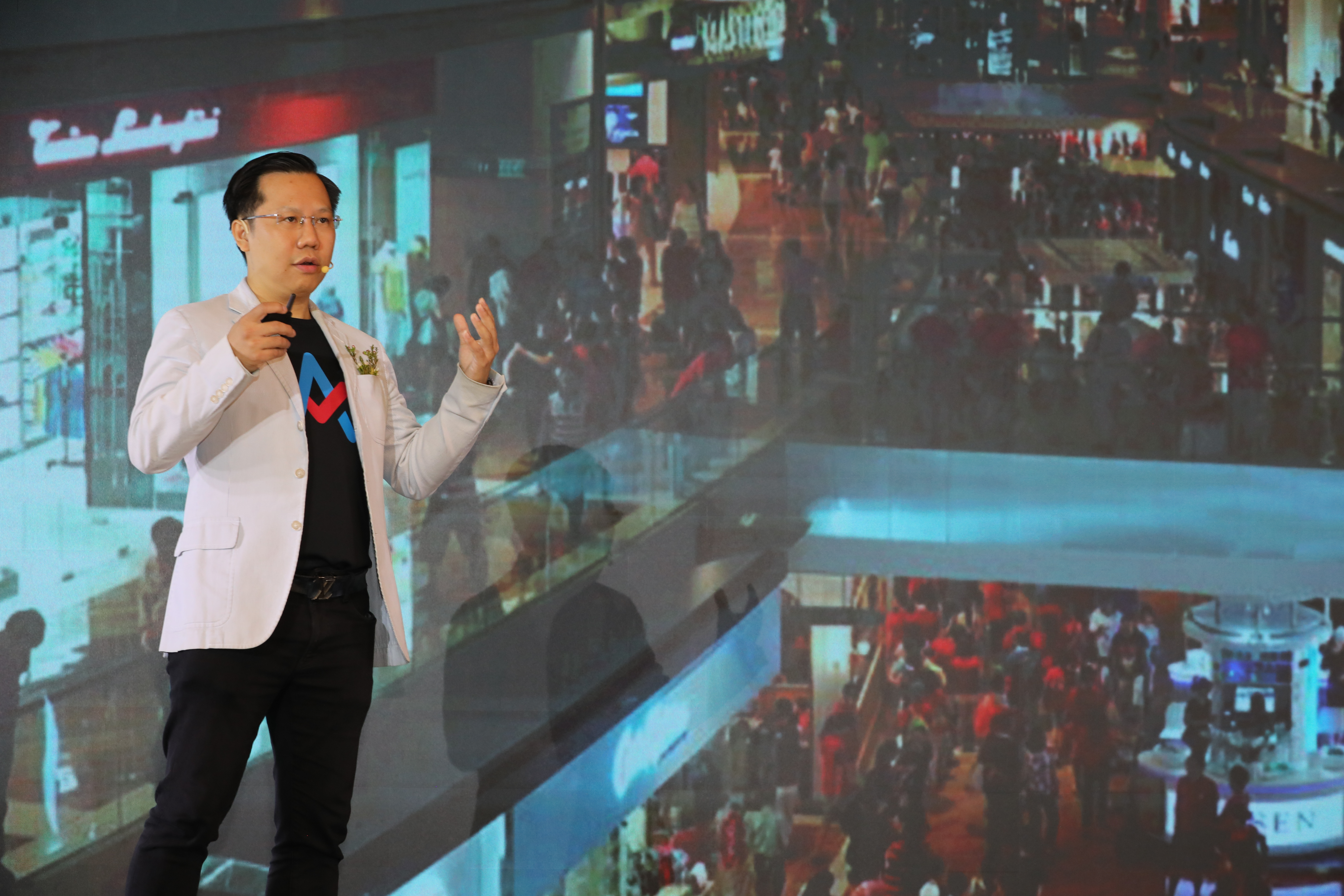 TS. Đinh L&ecirc; Đạt, Chủ tịch c&ocirc;ng ty Antsomi, Đồng s&aacute;ng lập & Ph&oacute; chủ tịch Vietnam MarTech, chia sẻ về tầm quan trọng của việc x&acirc;y dựng ch&acirc;n dung kh&aacute;ch h&agrave;ng hợp nhất v&agrave; c&aacute;c c&aacute;ch thức để thực hiện.