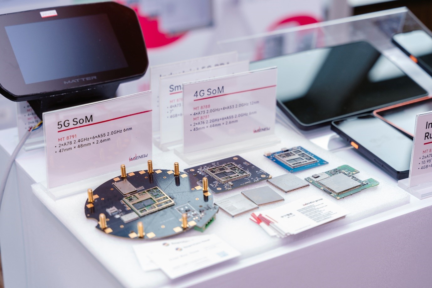 C&aacute;c sản phẩm IoT tại gian trưng b&agrave;y của c&ocirc;ng ty Smart-core - một trong những đối t&aacute;c chiến lược của MediaTek tại Việt Nam.