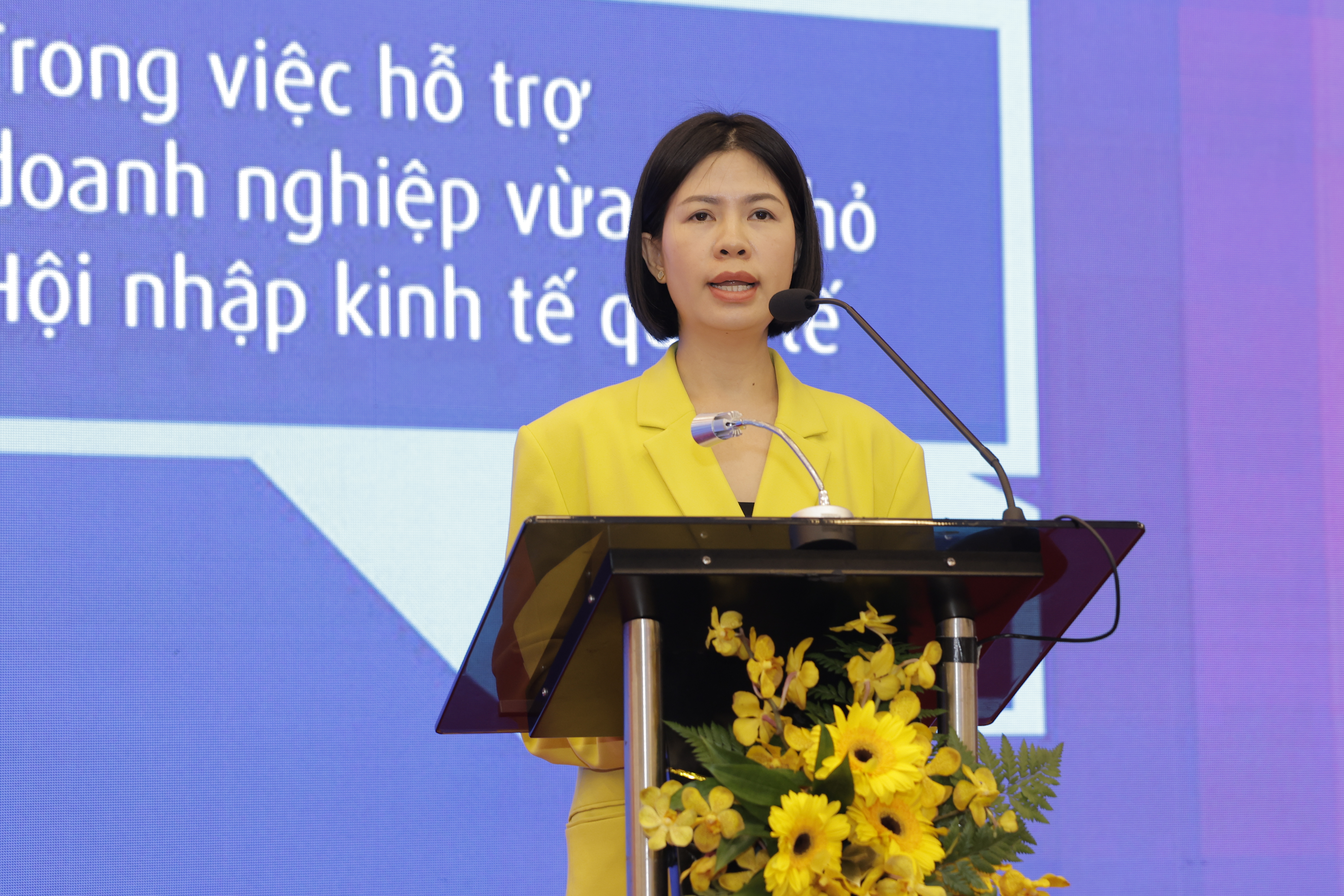 B&agrave; Phạm Thị B&iacute;ch Phượng, CEO C&ocirc;ng ty Sao Khu&ecirc; Food cho bi&ecirc;́t, hơn 1 năm qua, Sao Khu&ecirc; Food bắt đầu đưa h&agrave;ng ra nước ngo&agrave;i và nh&acirc;̣n được gi&uacute;p đỡ rất t&iacute;ch cực từ c&aacute;c cơ quan thương vụ. Doanh nghi&ecirc;̣p mong mu&ocirc;́n có th&ecirc;m nhi&ecirc;̀u h&ocirc;̣i thảo chuy&ecirc;n ngành, nhi&ecirc;̀u sự ki&ecirc;̣n như chu&ocirc;̃i h&ocirc;̣i thảo này đ&ecirc;̉ tiếp cận được c&aacute;c đại sứ qu&aacute;n m&ocirc;̣t cách trực ti&ecirc;́p và hi&ecirc;̣u quả hơn...