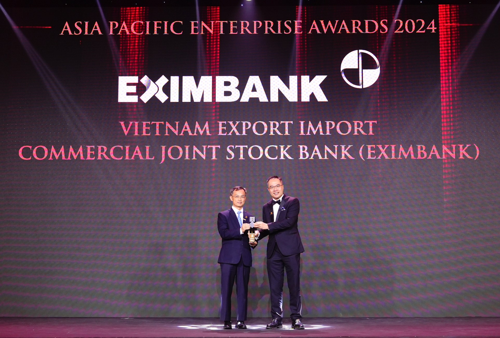 Eximbank đ&atilde; vinh dự được trao giải thưởng &ldquo;PG88 Link Dễ Nhớ Pg88.com xuất sắc Ch&acirc;u &Aacute; - Asia Pacific Enterprise Awards (APEA)&rdquo; năm 2024.