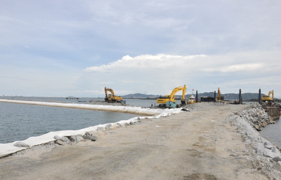 Thi c&ocirc;ng cảng Li&ecirc;n Chiểu phần cơ sở hạ tầng d&ugrave;ng chung.