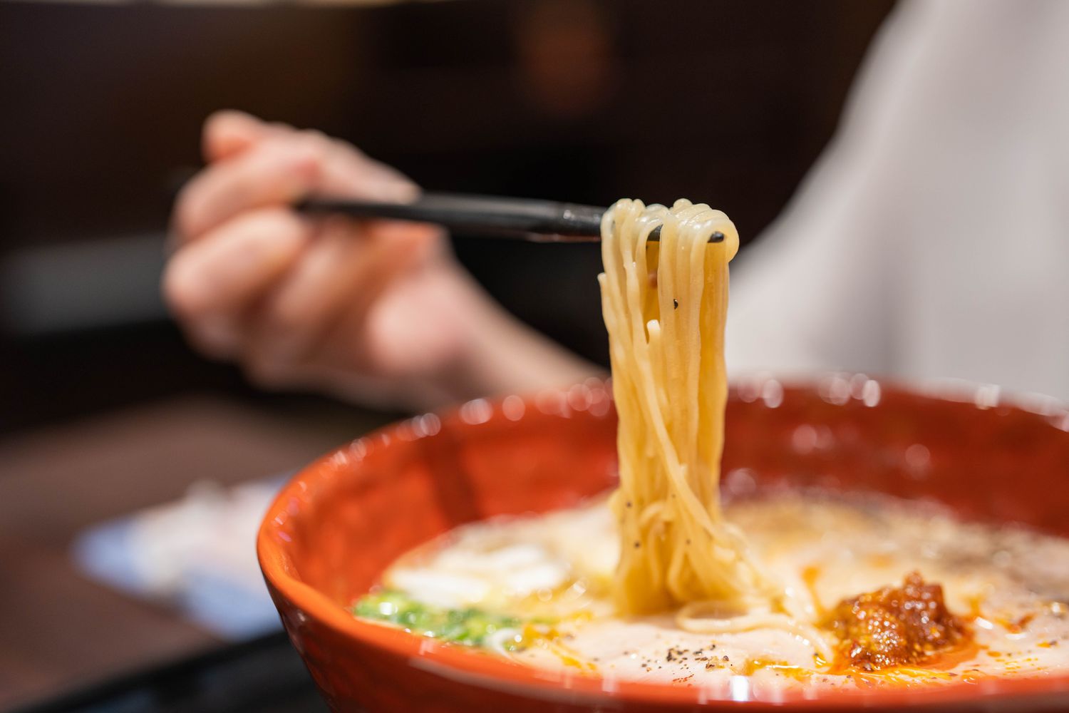 Giờ đ&acirc;y, ramen kh&ocirc;ng c&ograve;n l&agrave; m&oacute;n ăn rẻ tiền dễ tiếp cận như trước.
