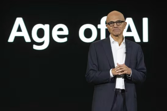 Bằng c&aacute;ch đưa AI v&agrave;o g&oacute;i cơ bản v&agrave; tăng gi&aacute;, Google v&agrave; Microsoft đang buộc tất cả kh&aacute;ch h&agrave;ng &ndash; kể cả những người kh&ocirc;ng sử dụng AI &ndash; phải đ&oacute;ng g&oacute;p v&agrave;o chi ph&iacute; ph&aacute;t triển AI.