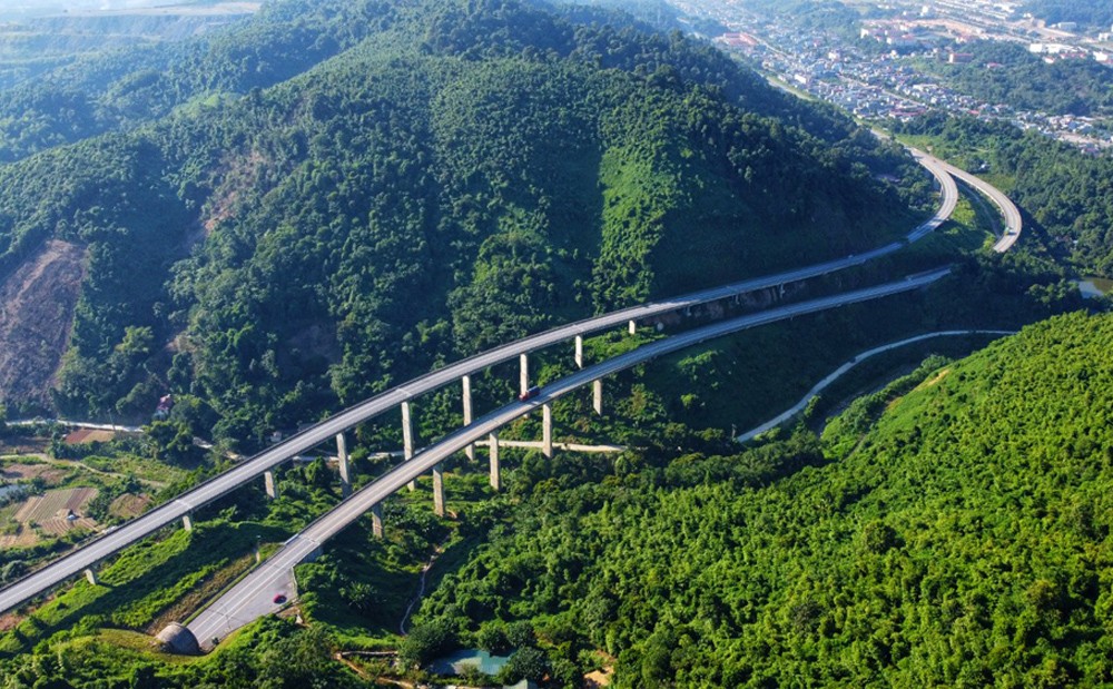 Sắp triển khai nhiều gói thầu sửa chữa hư hỏng trên cao tốc Nội Bài - Lào Cai 