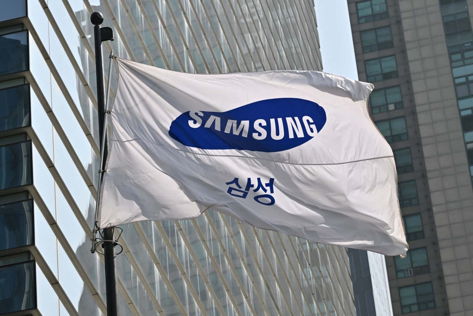 Samsung, c&oacute; trụ sở tại H&agrave;n Quốc, l&agrave; nh&agrave; sản xuất chip lớn thứ hai thế giới.