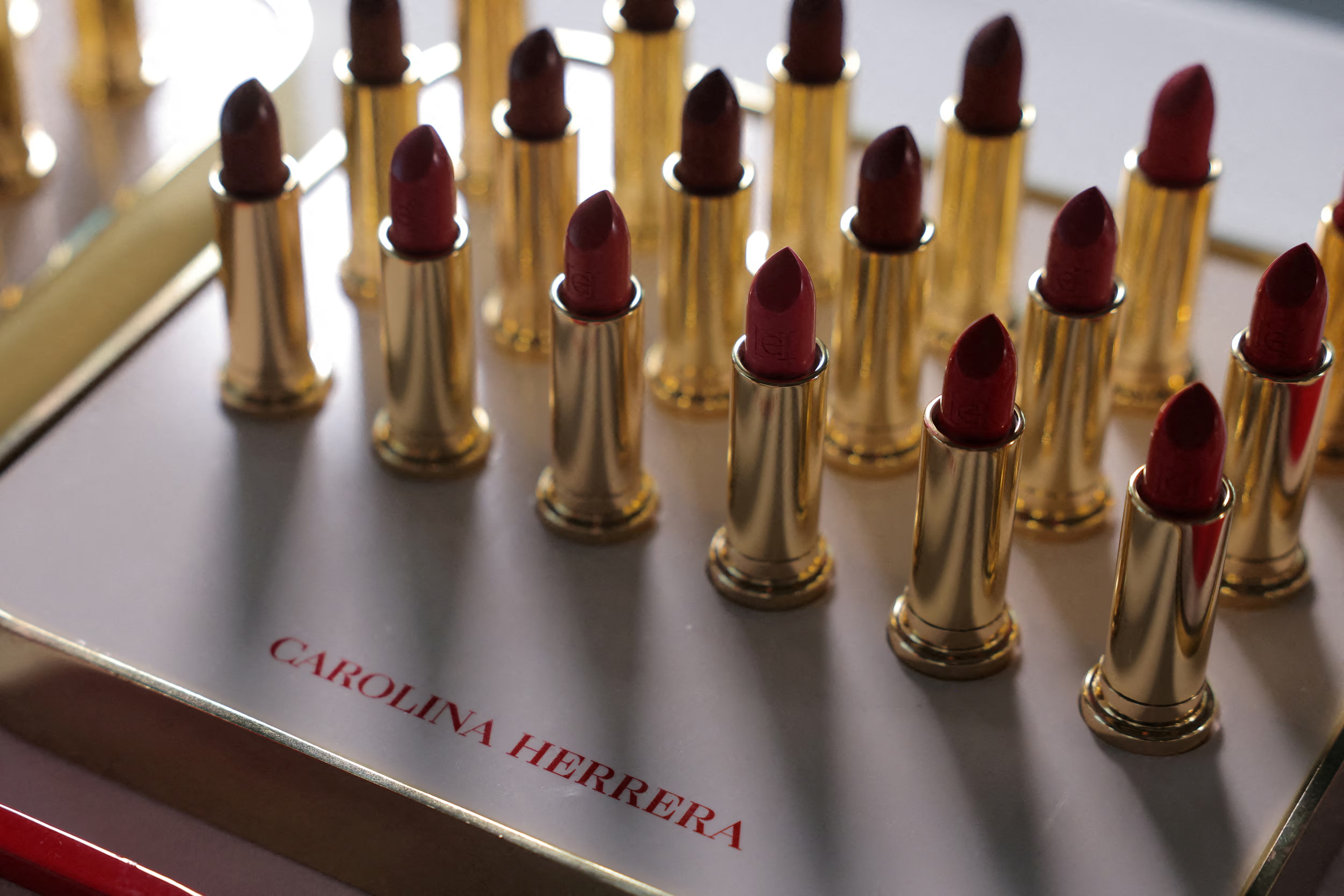 Puig &ndash; tập đo&agrave;n mỹ phẩm đứng sau thương hiệu Carolina Herrera đ&atilde; kh&eacute;p lại năm 2024 với kết quả v&ocirc; c&ugrave;ng ấn tượng.