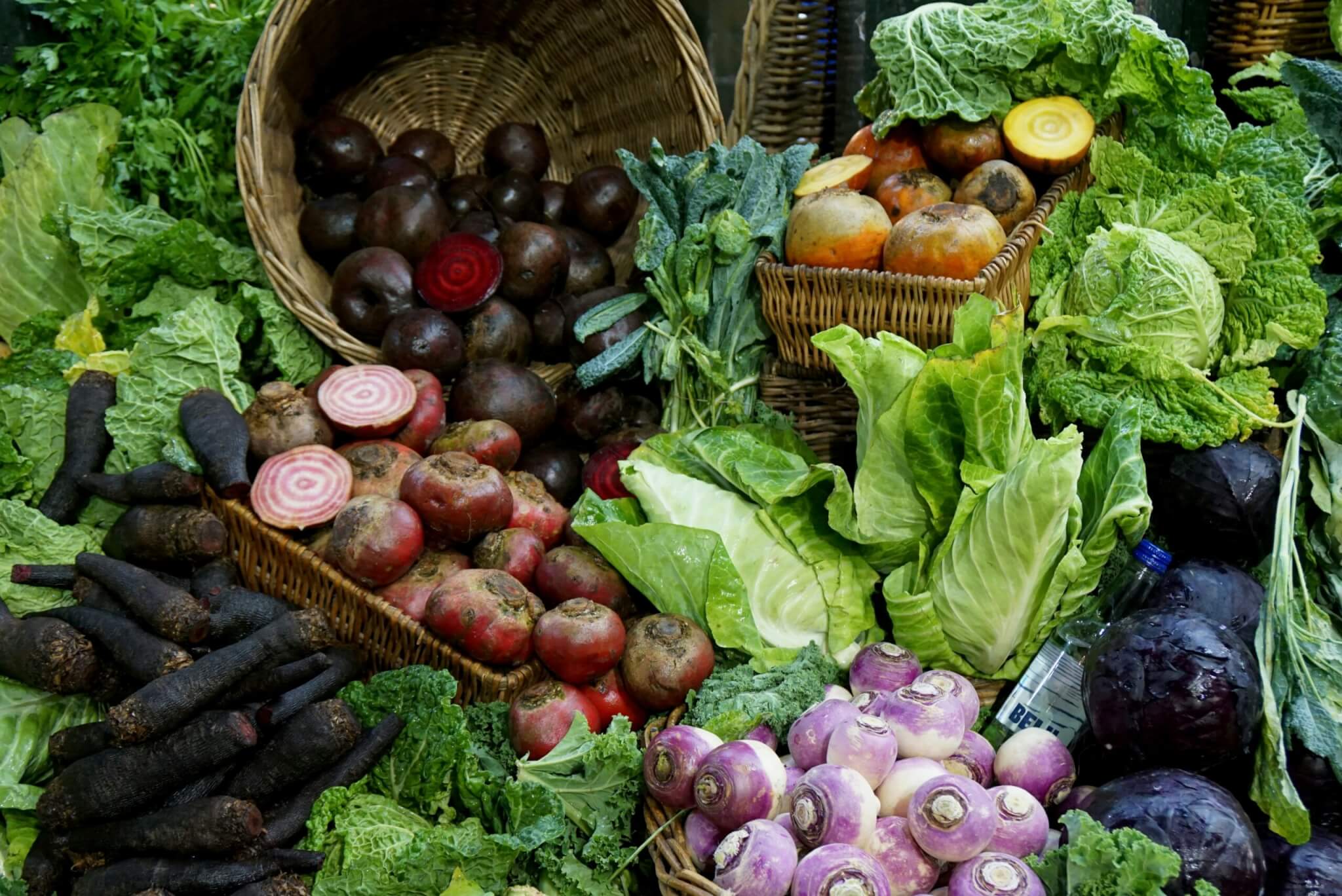 C&aacute;c nh&agrave; b&aacute;n lẻ n&ecirc;n giảm gi&aacute; hoặc quy&ecirc;n g&oacute;p những thực phẩm &ldquo;xấu m&atilde;&rdquo; để tr&aacute;nh l&atilde;ng ph&iacute;.