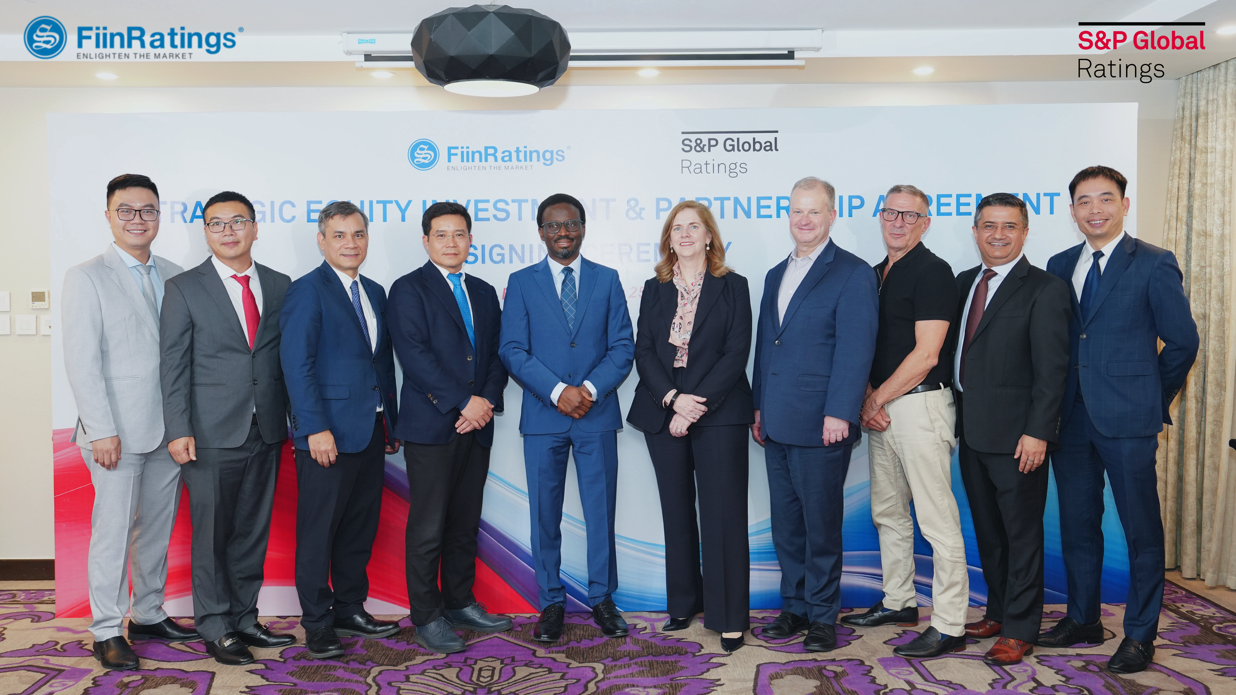 Đại diện S&P Global Ratings v&agrave; FiinRatings tin tưởng mối quan hệ hợp t&aacute;c bền vững n&agrave;y sẽ g&oacute;p phần th&uacute;c đẩy sự ph&aacute;t triển của thị trường vốn Việt Nam.