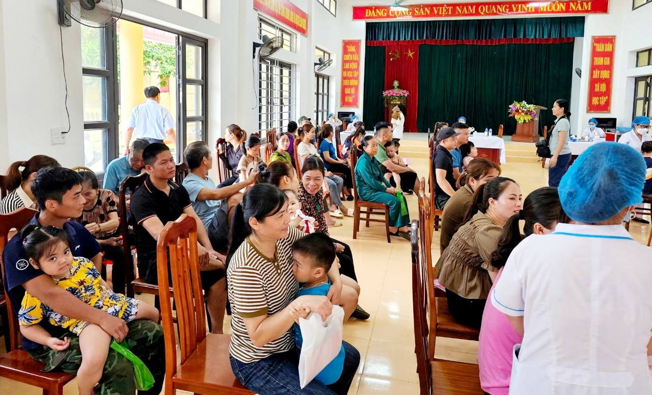 Quan t&acirc;m đến c&ocirc;ng t&aacute;c d&acirc;n số. Ảnh minh họa: Tuấn Dũng.
