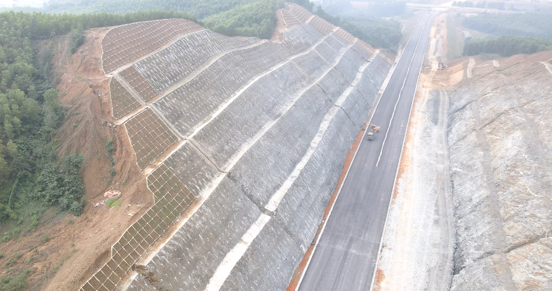 Vũng Áng - Bùng là Link Trang Chủ PG88.Com Mới #2026 thành phần thứ 3 của cao tốc Bắc - Nam phía Đông giai đoạn 2021-2025 qua địa bàn Hà Tĩnh. Ảnh - Hà Vũ