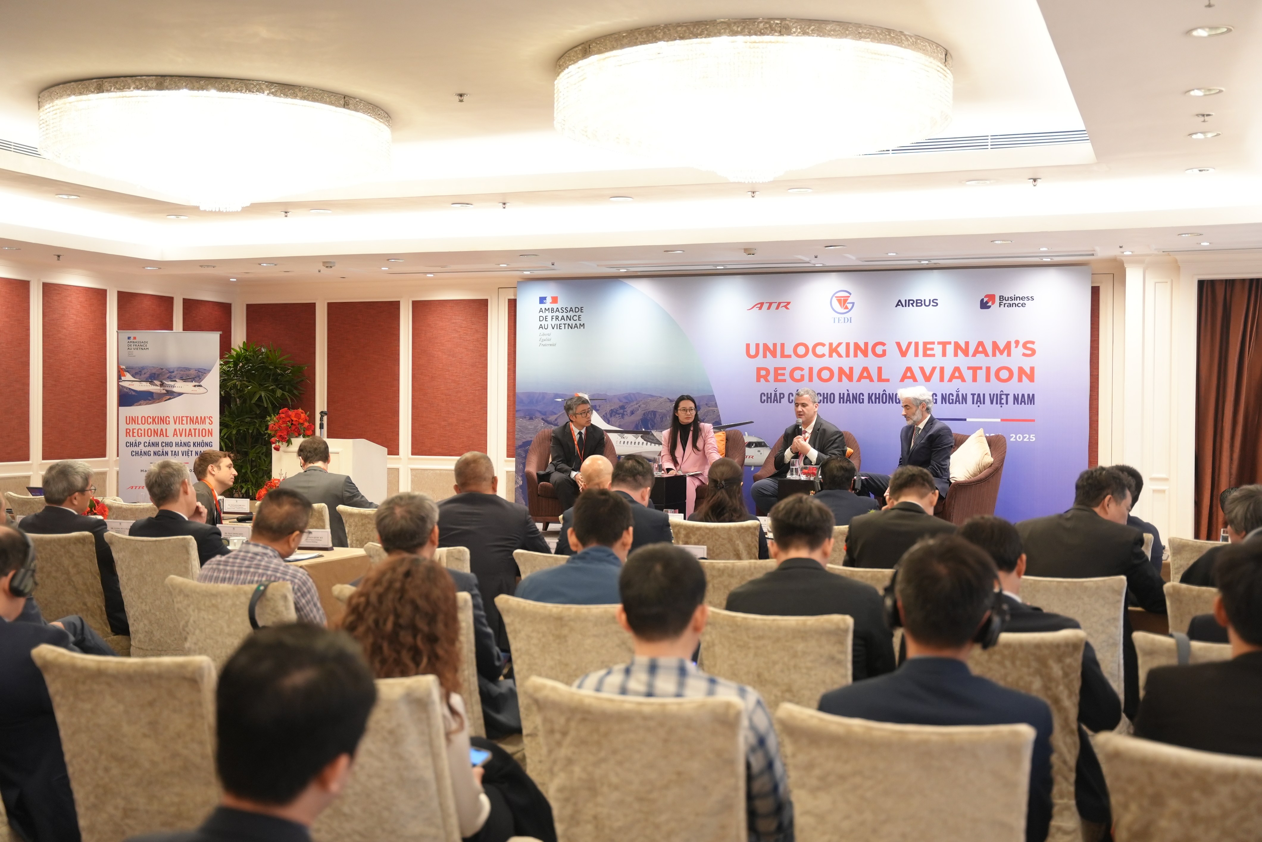 C&aacute;c chuy&ecirc;n gia thảo luận với chủ đề 