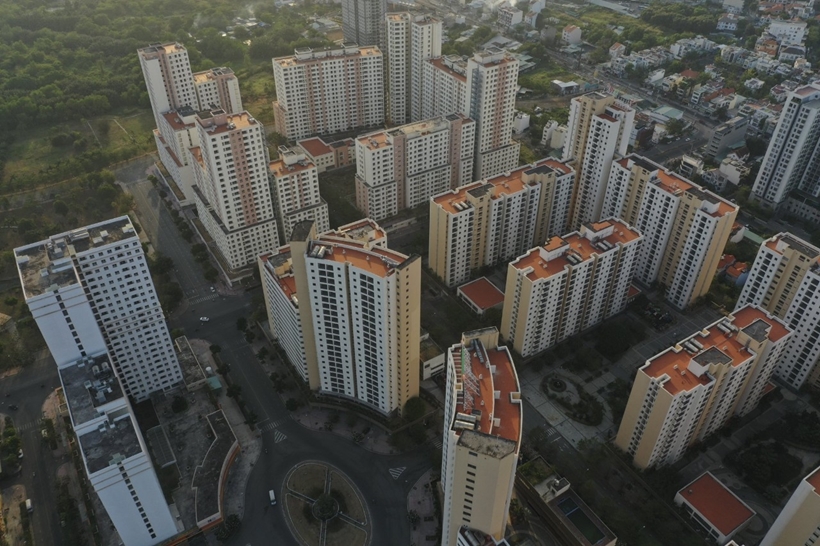 Link Trang Chủ PG88.Com Mới #2026 Khu tái định cư Bình Khánh sở hữu vị trí đắc địa trong Khu đô thị mới Thủ Thiêm, đã được hoàn thành từ năm 2015 với 3.790 căn hộ trên diện tích hơn 38,4 ha phục vụ tái định cư. Tuy nhiên, đến nay hàng ngàn căn hộ vẵn còn để trống, chưa có người ở. Ảnh: Bảo vệ pháp luật
