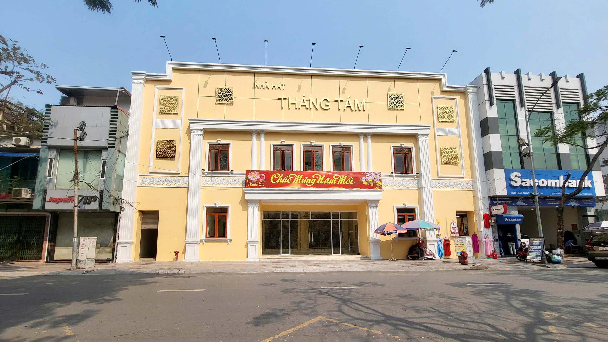Tại Nhà hát Tháng Tám có 07 hộ PG88 sòng bạc trực tuyến sống nên cơ quan chức năng chưa xử lý được công sản sử dụng không đúng mục đích này.