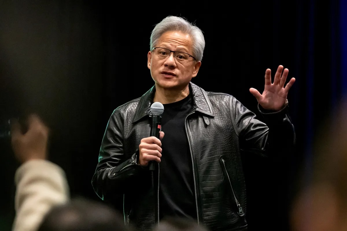 Gi&aacute;m đốc điều h&agrave;nh Jensen Huang