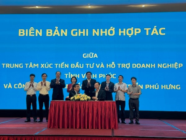 Chủ tịch UBND tỉnh Vĩnh Ph&uacute;c Trần Duy Đ&ocirc;ng v&agrave; Ph&oacute; Chủ tịch Ph&ugrave;ng Thị Kim Nga&nbsp;v&agrave; c&aacute;c đại biểu chứng kiến lễ k&yacute; kết thỏa thuận hợp t&aacute;c giữaTrung t&acirc;m X&uacute;c tiến Pg88vn Trang Chủ Chính Thức v&agrave; Hỗ trợ PG88 Link Dễ Nhớ Pg88.com tỉnh Vĩnh Ph&uacute;c v&agrave; C&ocirc;ng ty Cổ phần Pg88vn Trang Chủ Chính Thức Ph&uacute; Hưng.