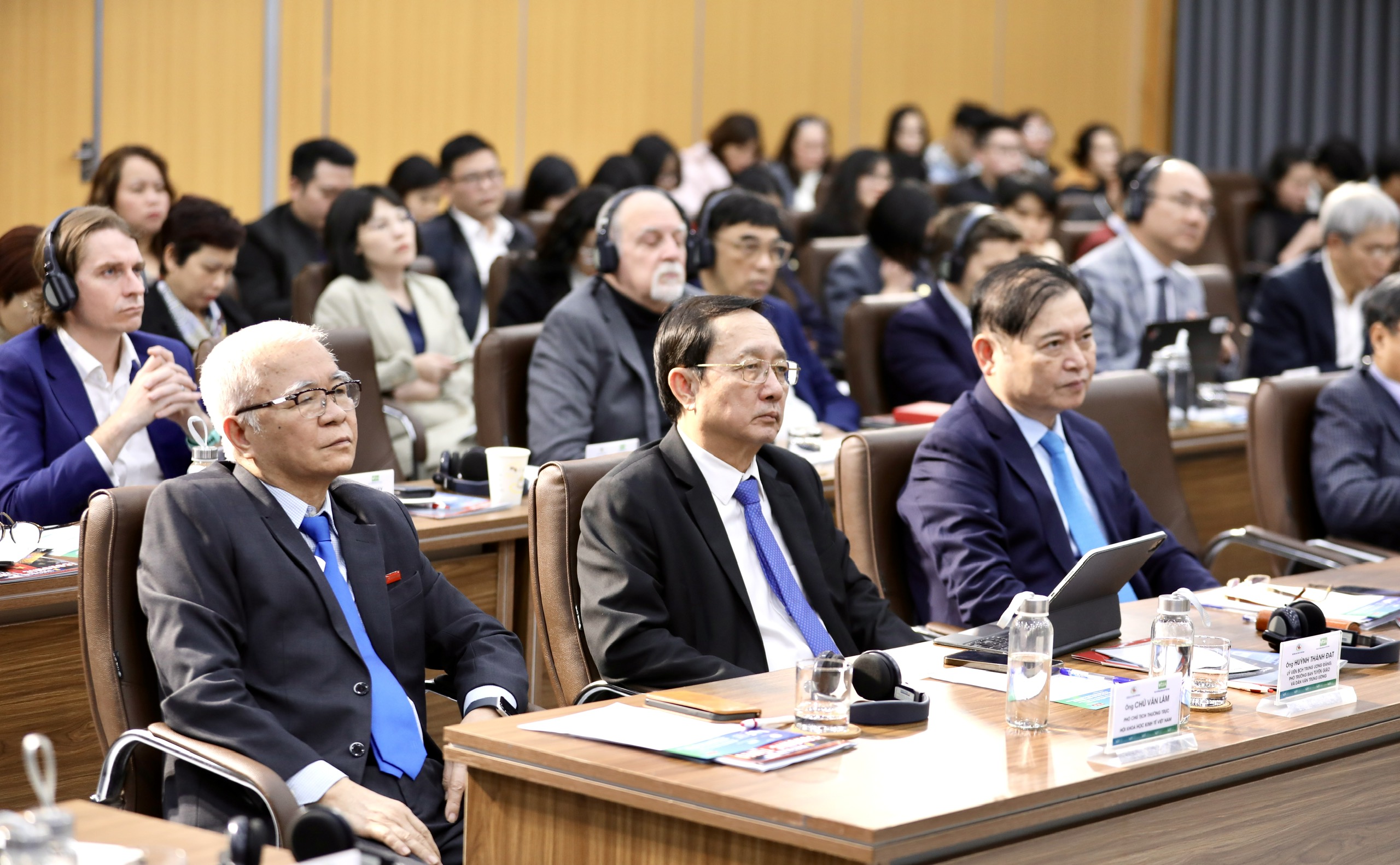 Diễn đ&agrave;n Năng lượng Việt Nam 2025 với sự chuẩn bị c&ocirc;ng phu, khoa học, đặt ra nhiều vấn đề lớn, cấp thiết li&ecirc;n quan tới chuyển đổi năng lượng xanh đ&atilde; thu h&uacute;t sự ch&uacute; &yacute; lớn cơ quan quản l&yacute;, chuy&ecirc;n gia Link Trang Chủ PG88.Com Mới #2026, c&ocirc;ng nghệ, năng lượng v&agrave; đ&ocirc;ng đảo cộng đồng PG88 Link Dễ Nhớ Pg88.com Việt Nam cũng như PG88 Link Dễ Nhớ Pg88.com FDI.