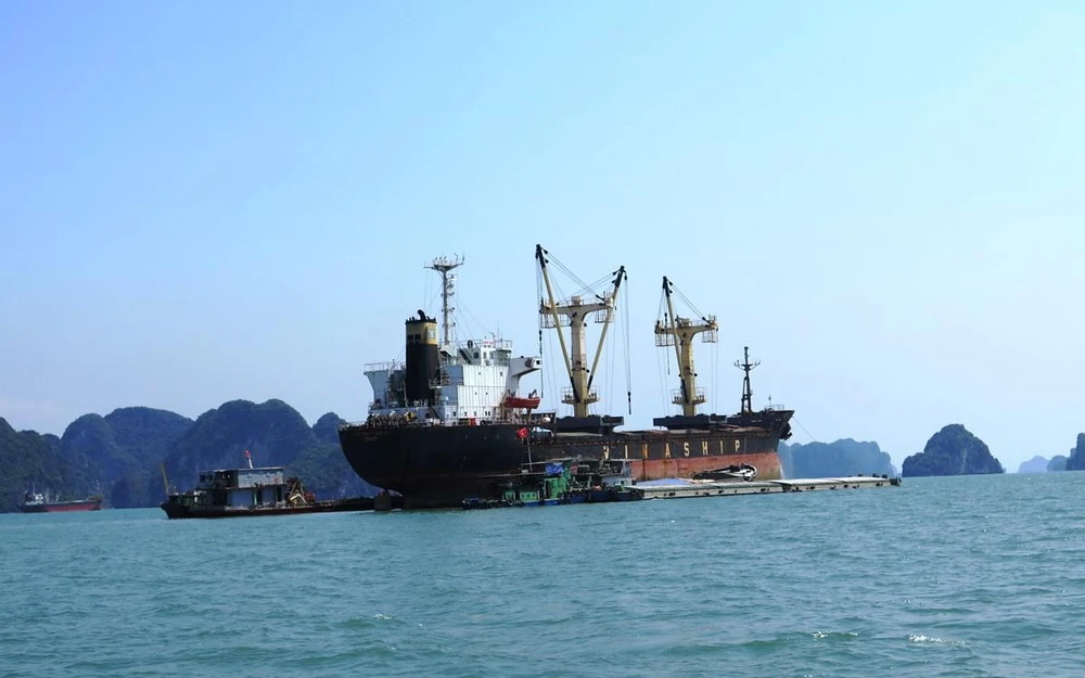 Tàu sông pha biển VR-SB có lợi thế vào sâu trong các cảng nội địa, đồng thời mang tính giá trị PG88 ⭐ Link trang chủ số 1 nhà cái PG88 com casino slot cao cả về chi phí đóng tàu và đầu tư cầu cảng. Ảnh: Việt Hùng