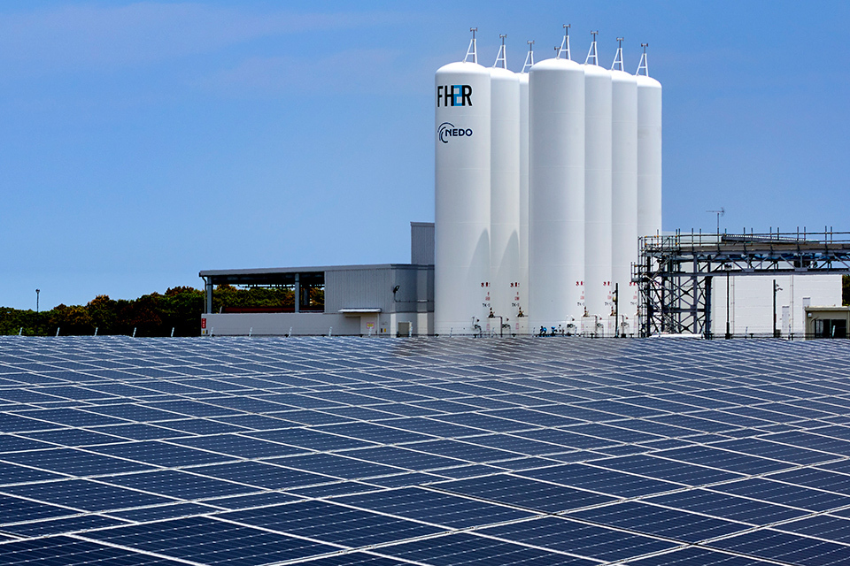 Khu nghi&ecirc;n cứu năng lượng hydro Fukushima (FH2R), tại thị trấn Namie thuộc tỉnh Fukushima (Nhật Bản) l&agrave; một trong những cơ sở sản xuất hydro từ nguồn t&agrave;i nguy&ecirc;n t&aacute;i tạo lớn nhất thế giới.