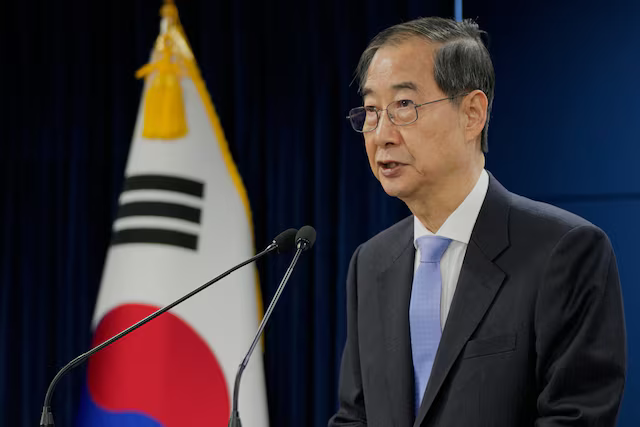 Quyền Tổng thống Hàn Quốc Han Duck-soo - Ảnh: Reuters